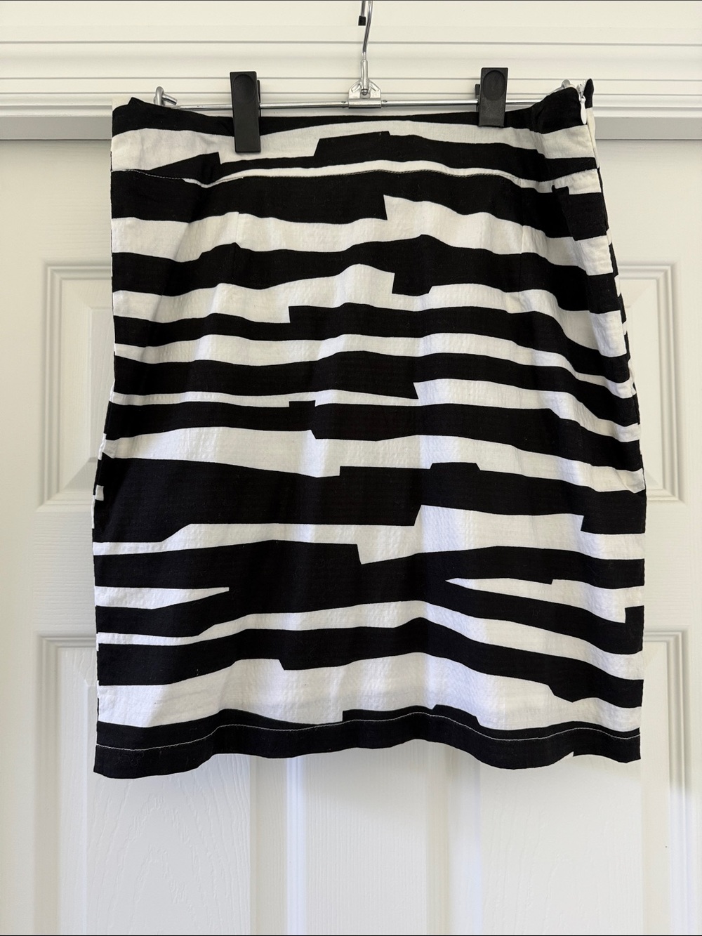 Black & White Graphic Pencil Skirt
